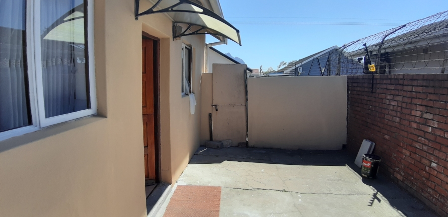 To Let 1 Bedroom Property for Rent in Rylands Western Cape
